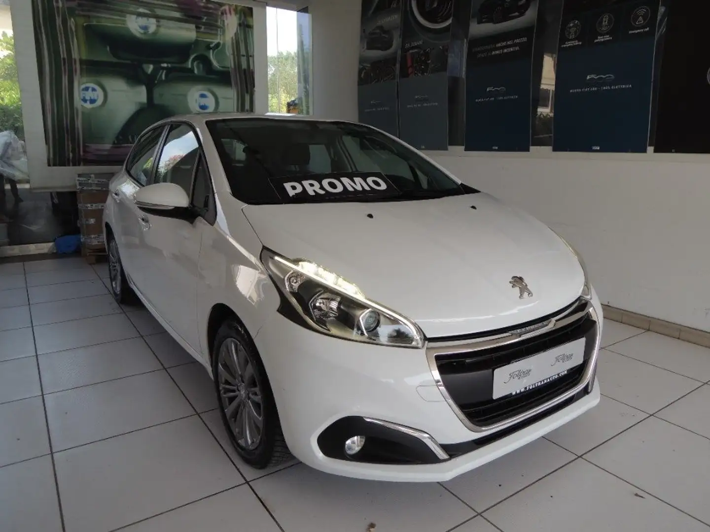 Peugeot 208 1° serie PureTech 82 5 porte Active Bianco - 1