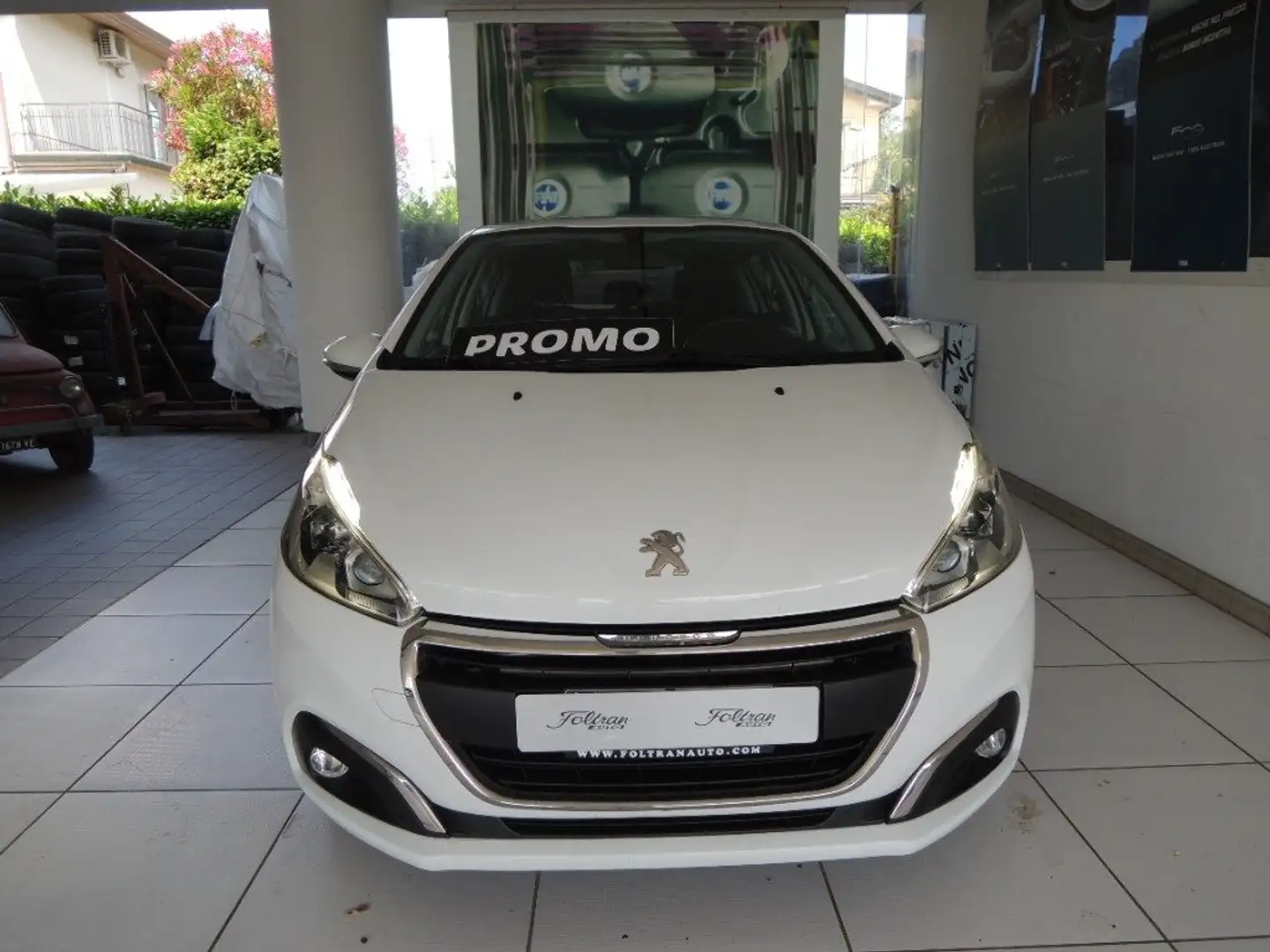 Peugeot 208 1° serie PureTech 82 5 porte Active Bianco - 2