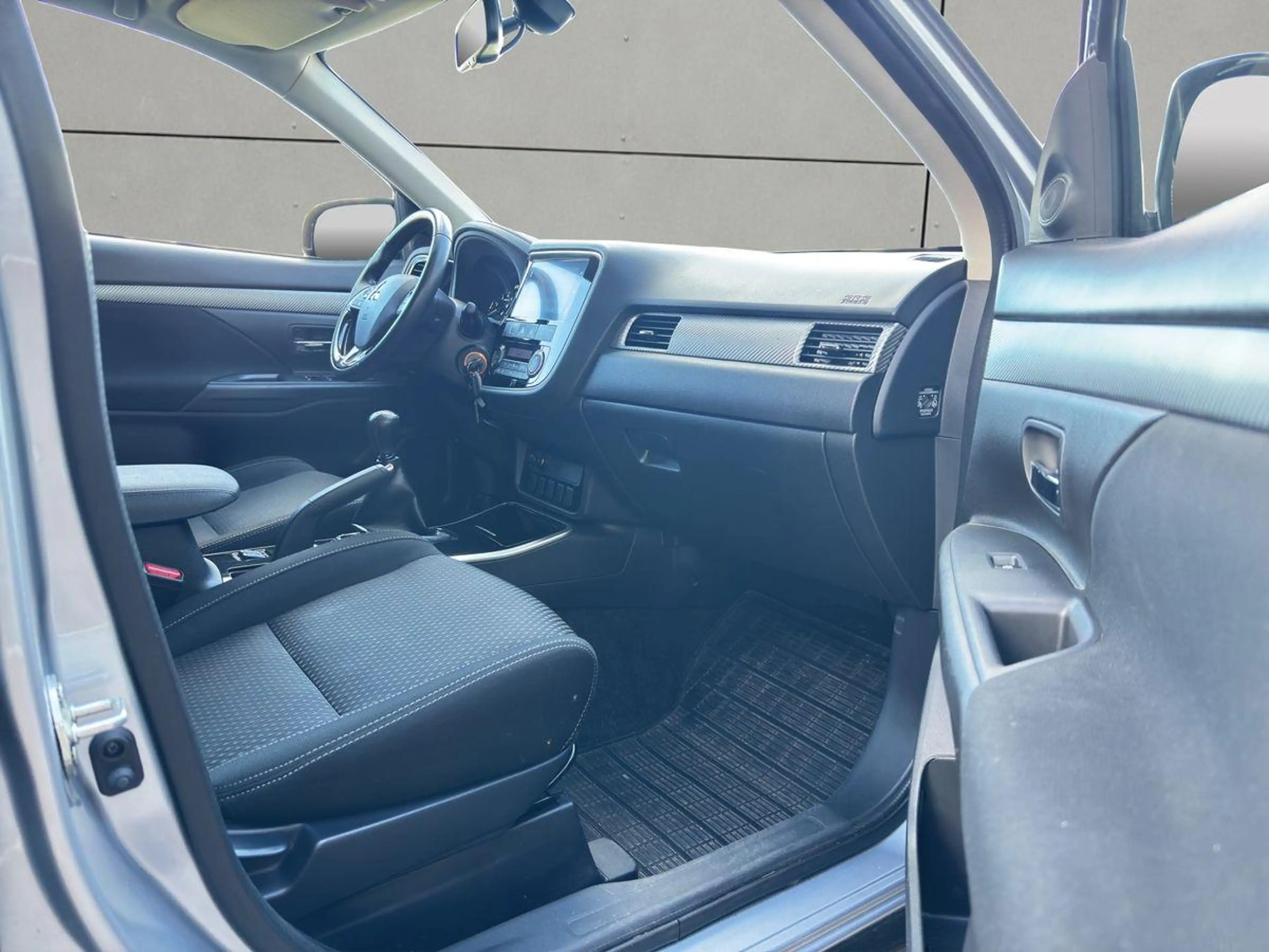 Mitsubishi Outlander Edition100 2.0 AHK SHZ Kamera Tempomat — photo 12