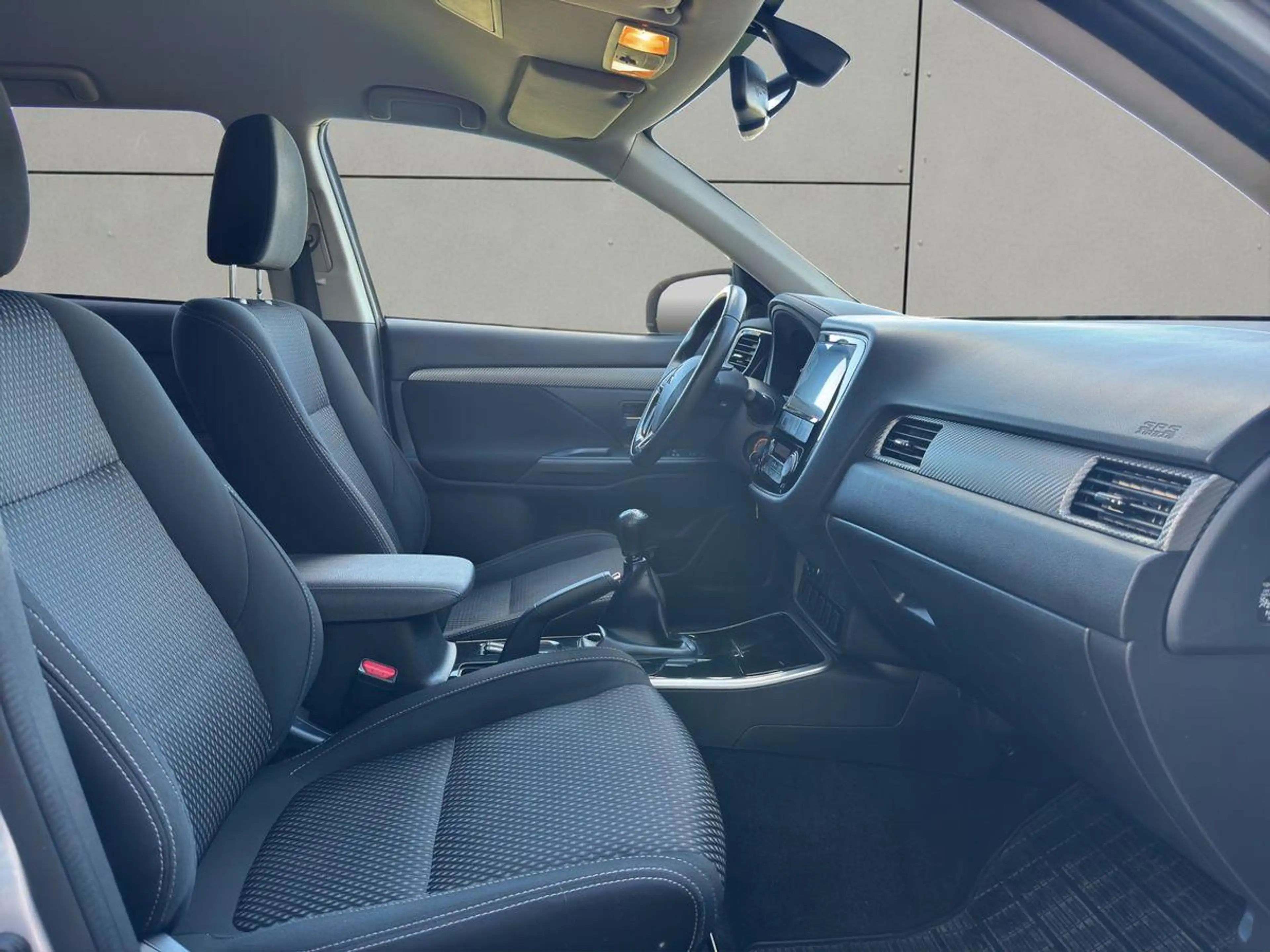 Mitsubishi Outlander Edition100 2.0 AHK SHZ Kamera Tempomat — photo 14