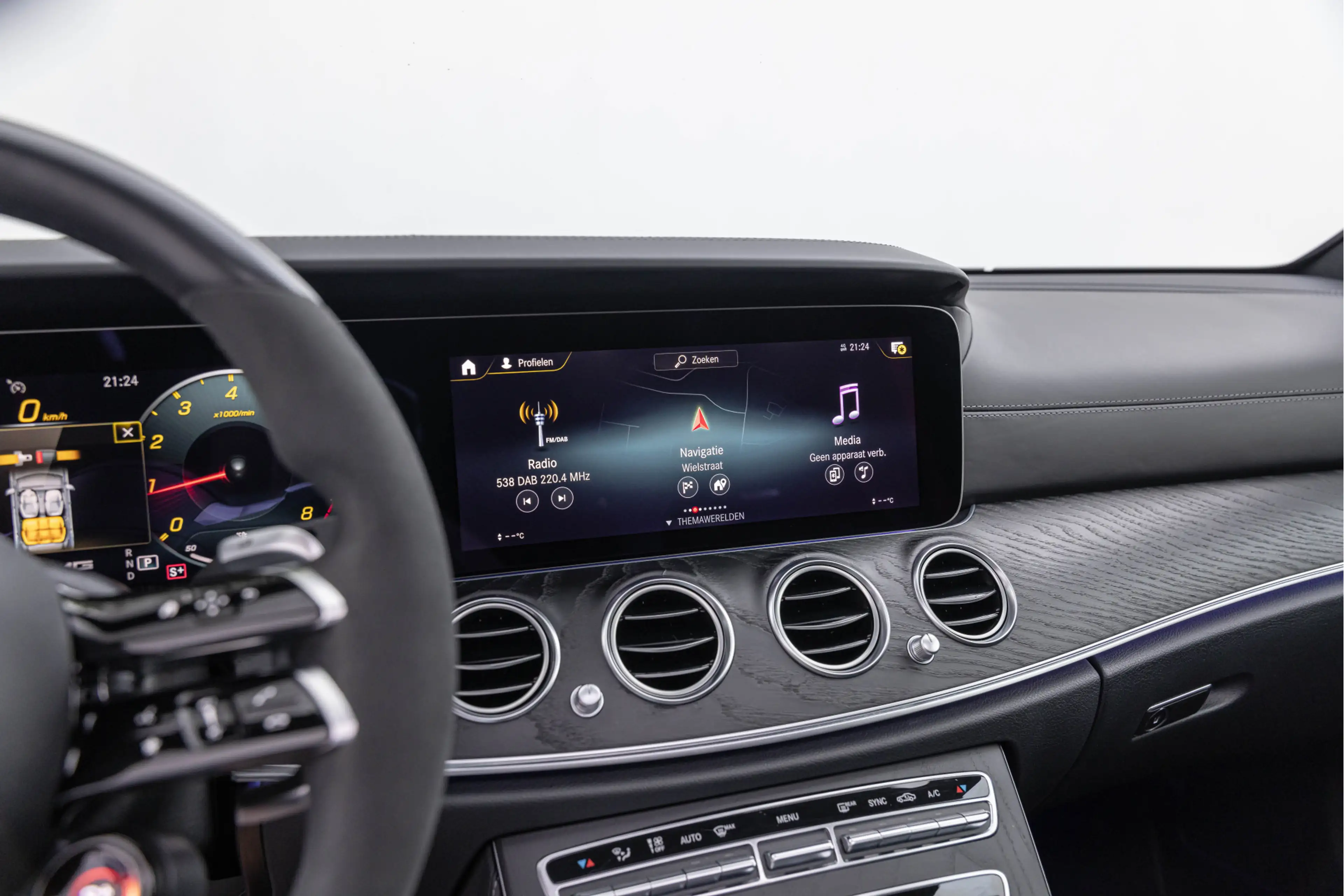 Mercedes-Benz E 63 AMG S 4MATIC+ 612pk Pano 20''  AMG Track Pack — photo 22