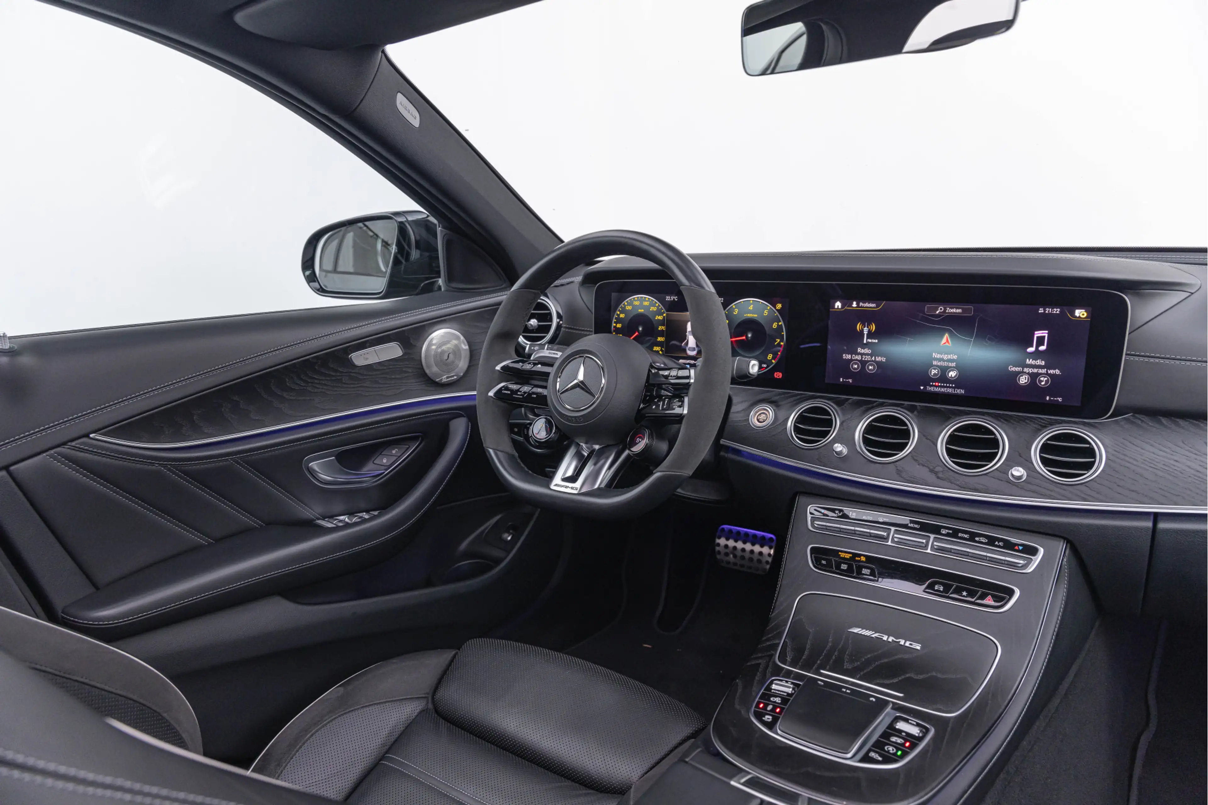 Mercedes-Benz E 63 AMG S 4MATIC+ 612pk Pano 20''  AMG Track Pack — photo 3