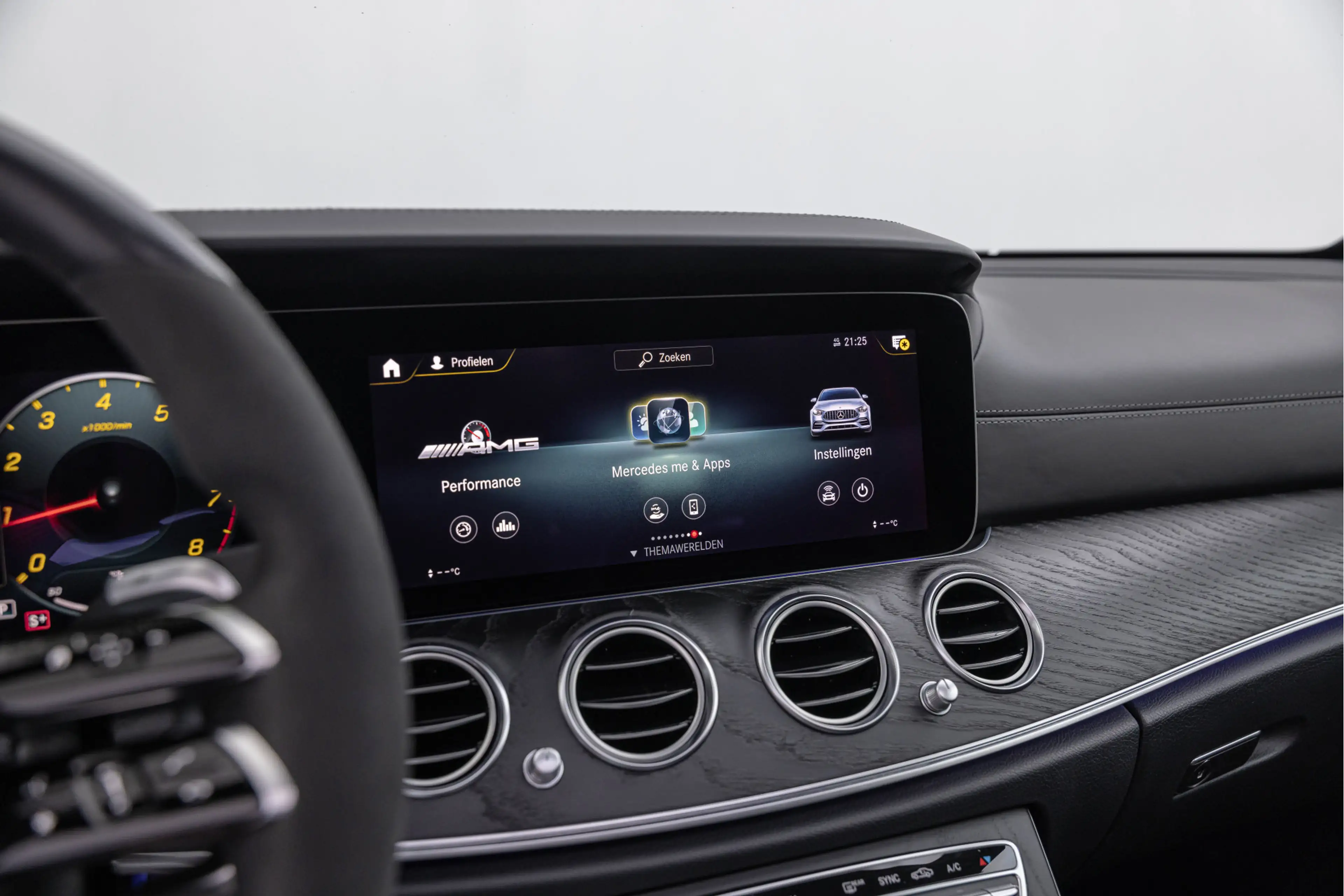 Mercedes-Benz E 63 AMG S 4MATIC+ 612pk Pano 20''  AMG Track Pack — photo 25