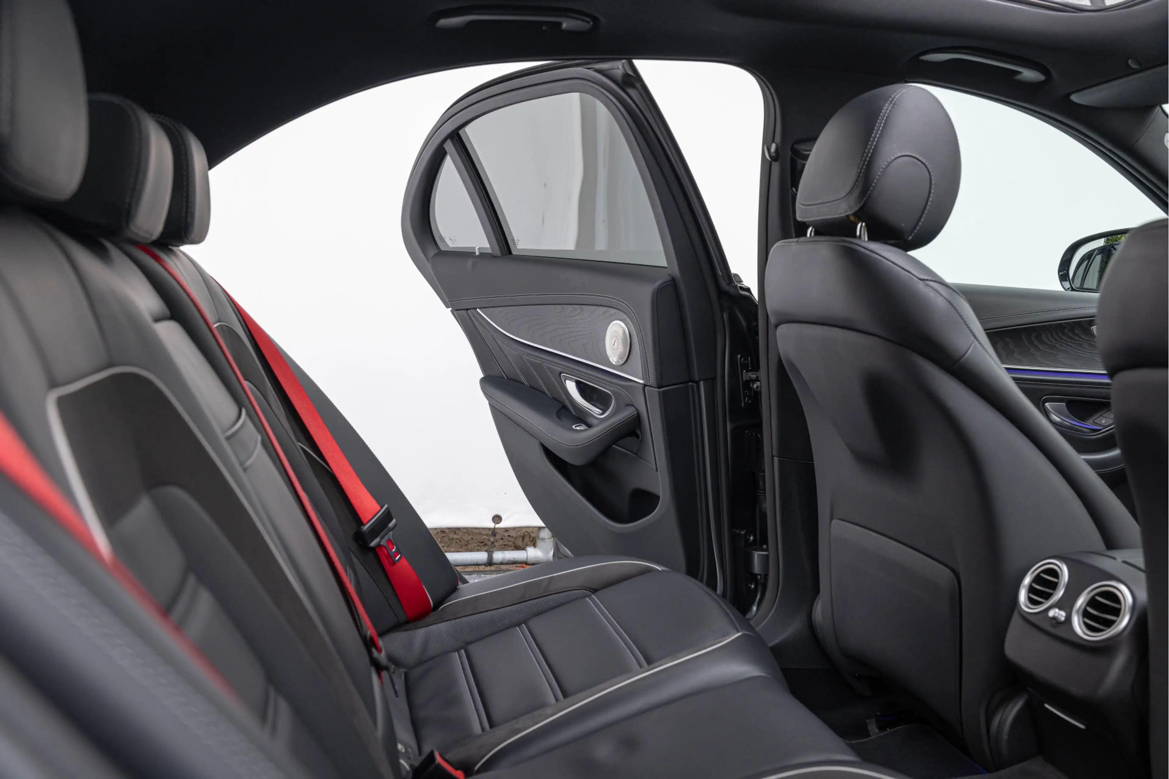 Mercedes-Benz E 63 AMG S 4MATIC+ 612pk Pano 20''  AMG Track Pack — photo 14