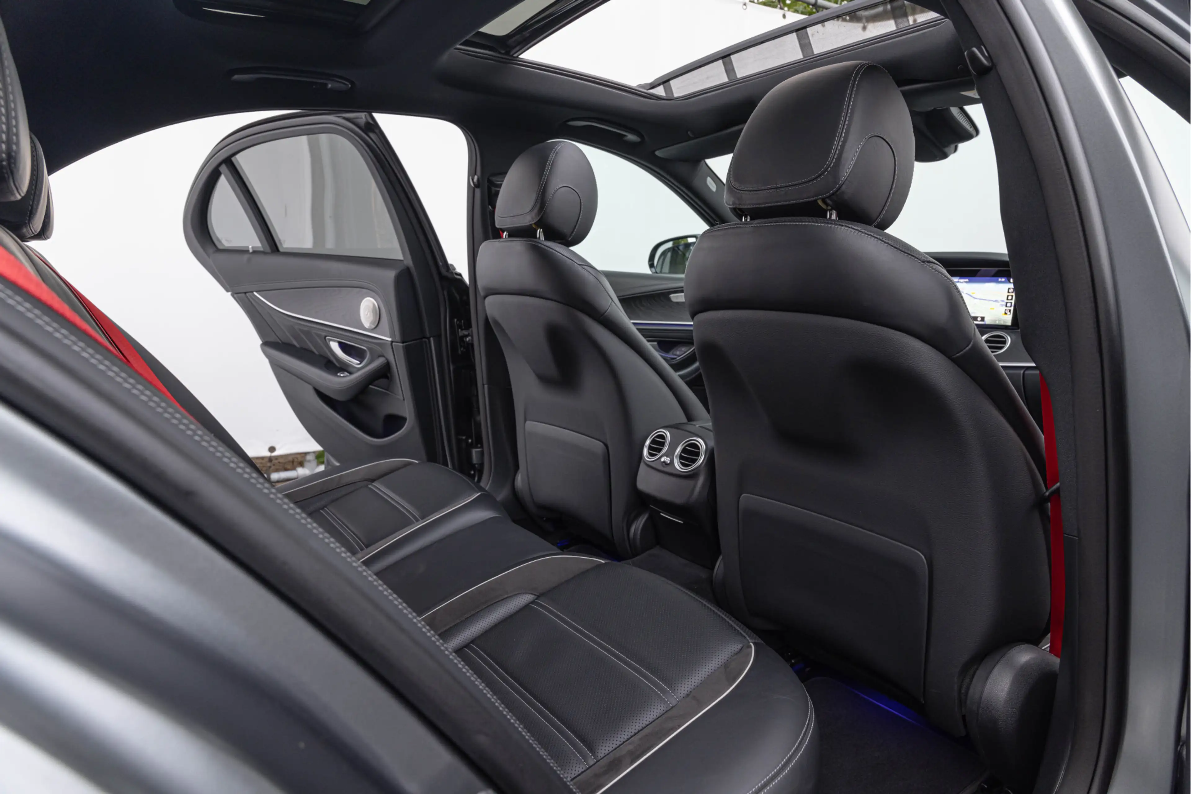 Mercedes-Benz E 63 AMG S 4MATIC+ 612pk Pano 20''  AMG Track Pack — photo 13