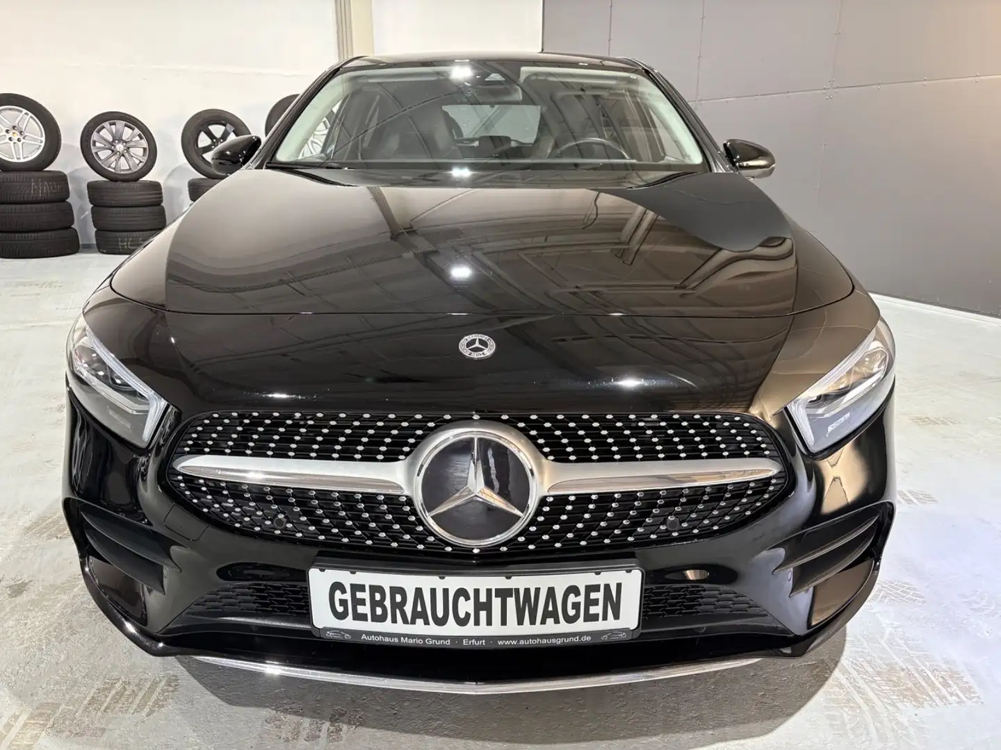 Mercedes-Benz A 180 AMG Line Schwarz - 2