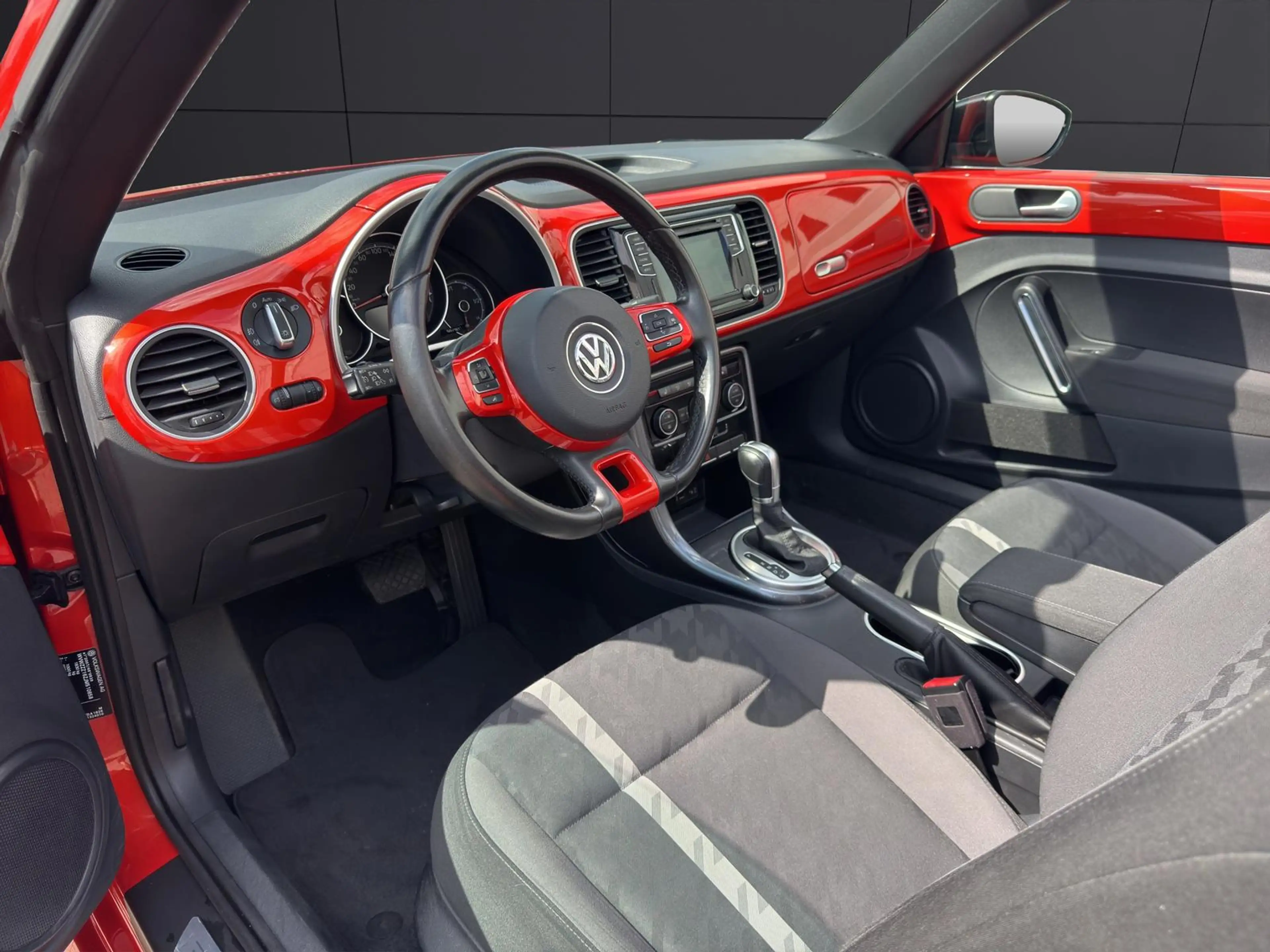 Volkswagen Beetle 1.4 TSI Design BMT Black Style Navi — photo 9