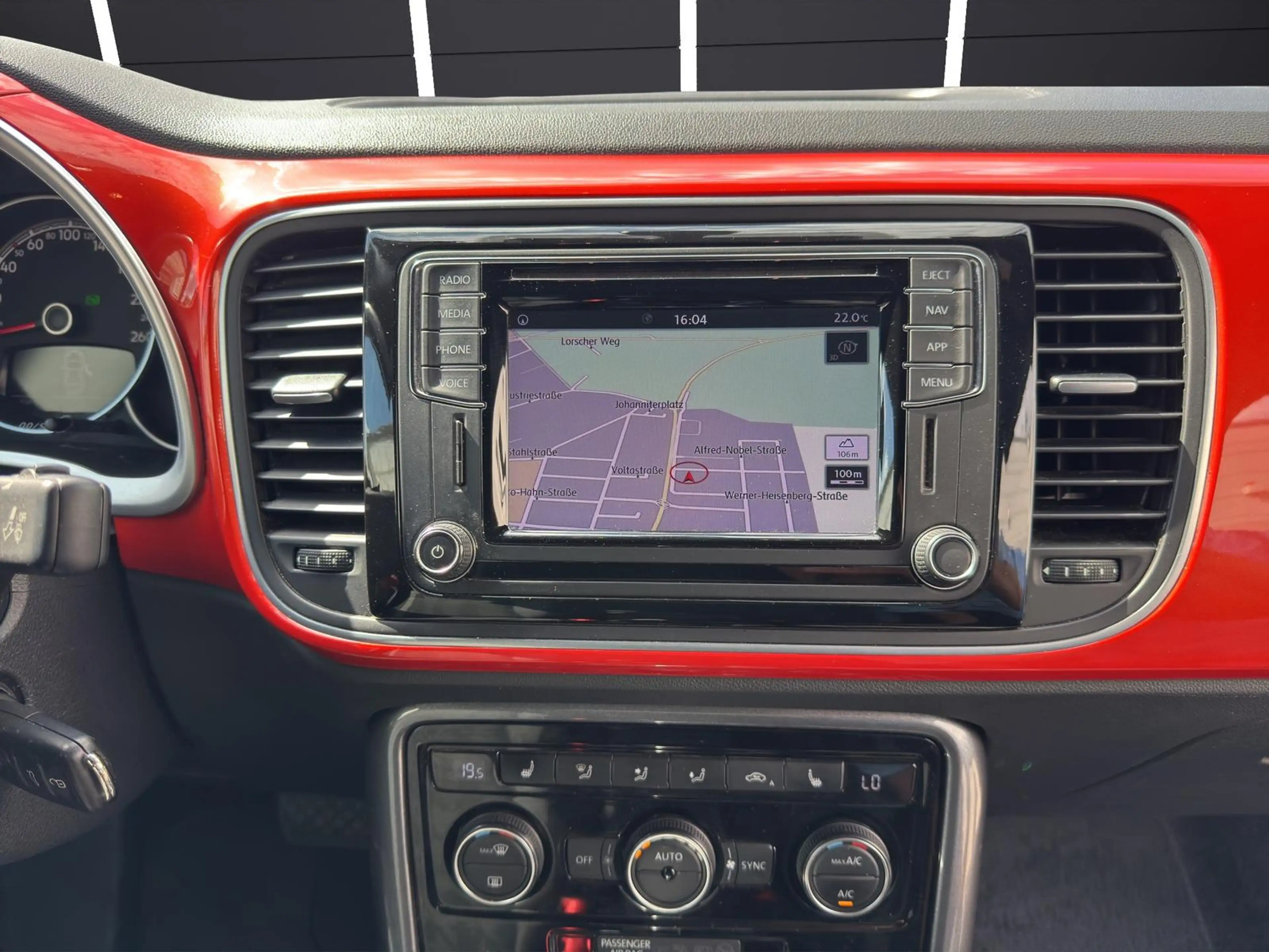 Volkswagen Beetle 1.4 TSI Design BMT Black Style Navi — photo 11