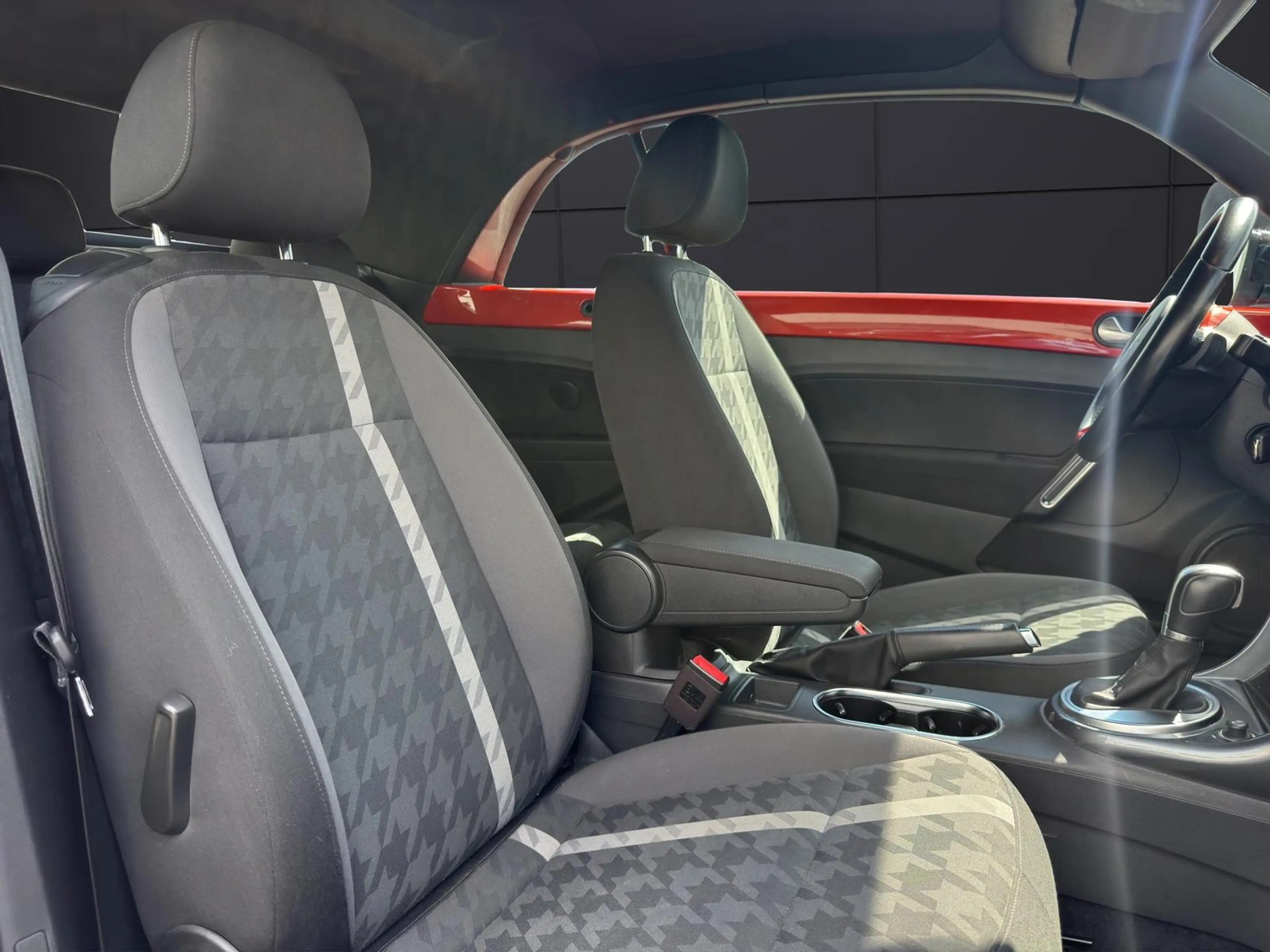 Volkswagen Beetle 1.4 TSI Design BMT Black Style Navi — photo 15