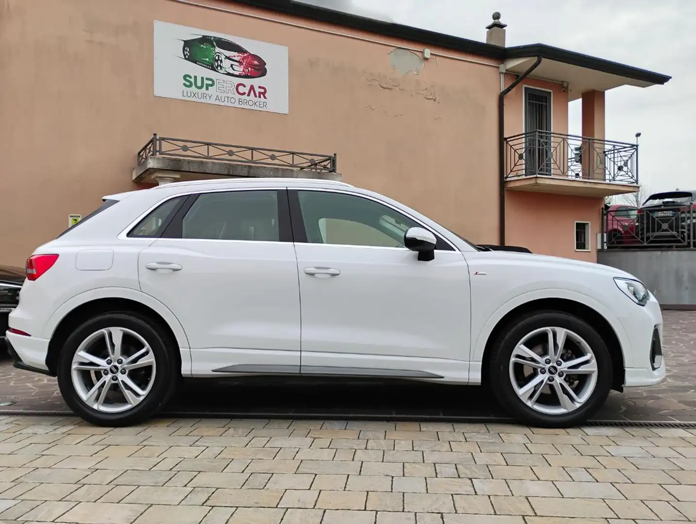 Audi Q3 35 TDI quattro S tronic S line edition Bianco - 2