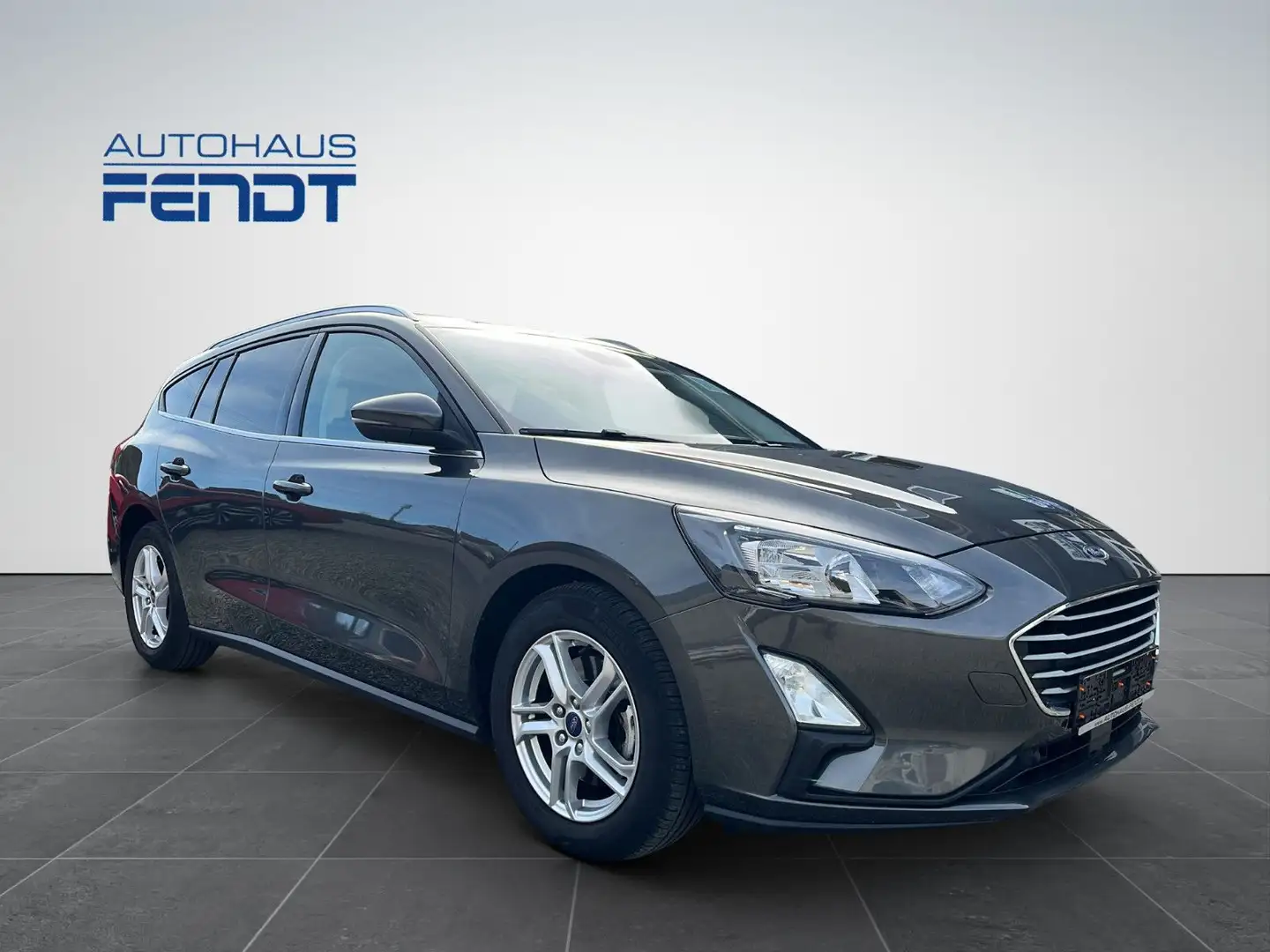 Ford Focus Turnier 1,5D Aut. LED Navi Kamera Sitzh. Gris - 2