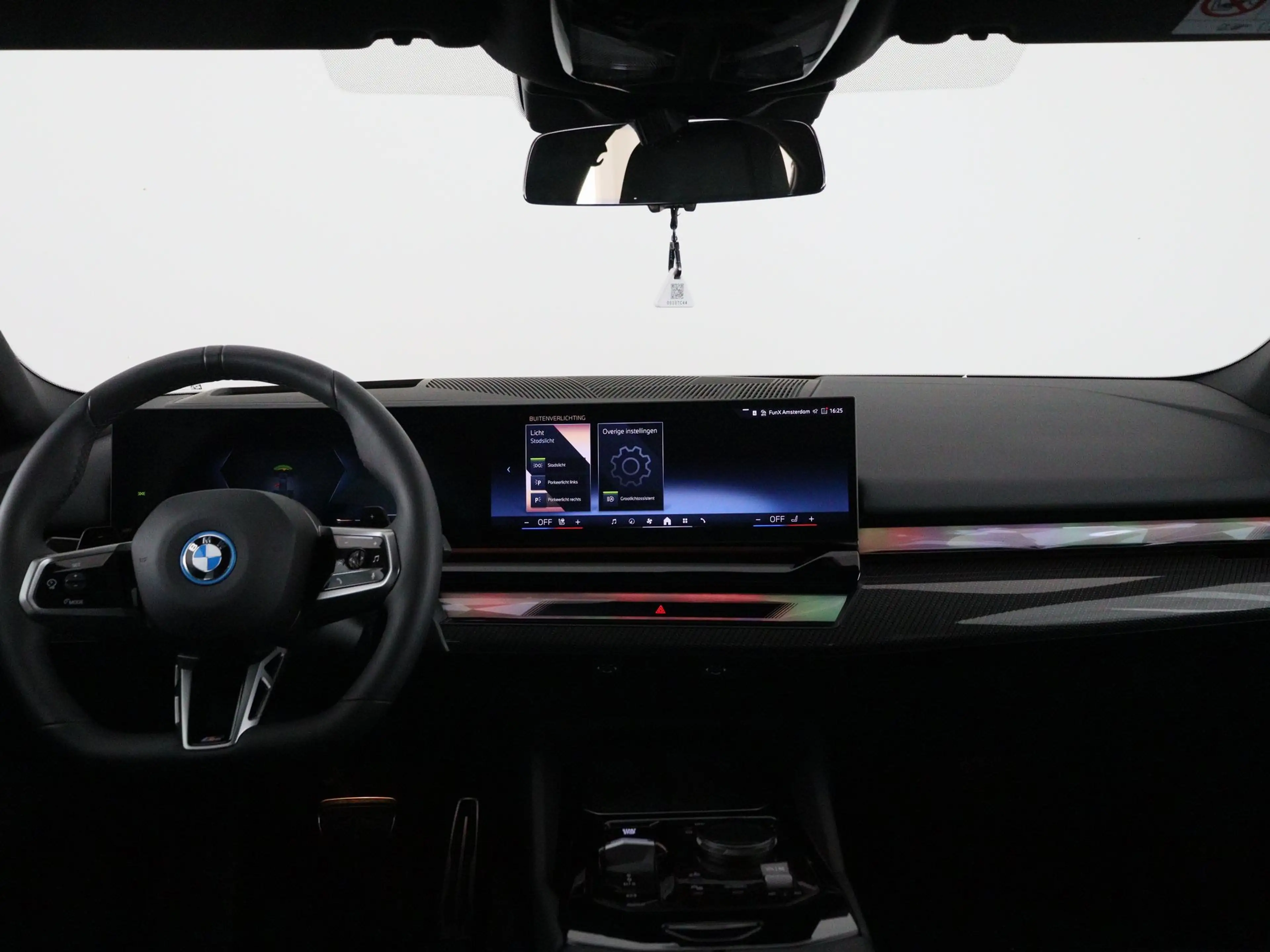 BMW 550 5 Serie 550e xDrive — photo 14