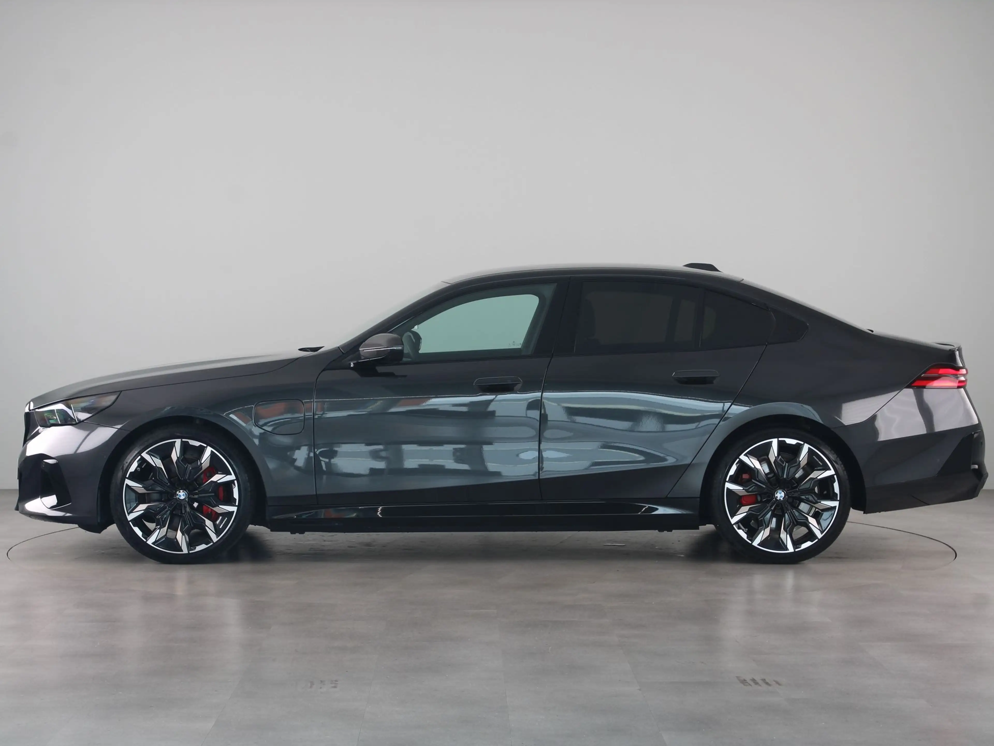 BMW 550 5 Serie 550e xDrive — photo 13