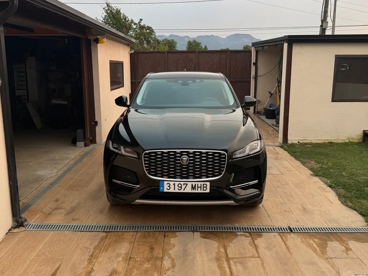 Jaguar F-Pace F-Pace 2.0i4D Prestige Aut. AWD 240 Prestige Noir - 2