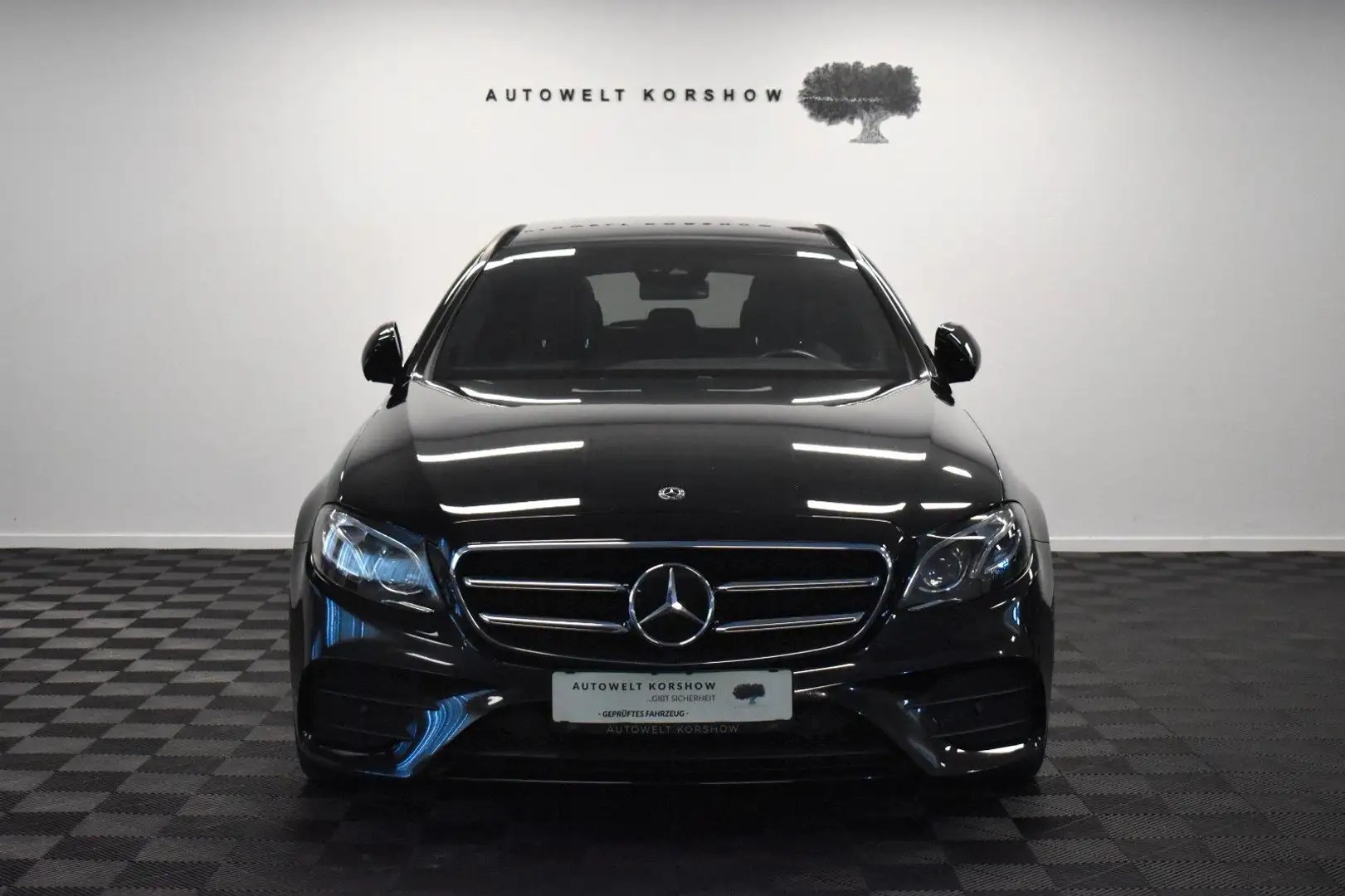 Mercedes-Benz E 220 d T AMG-Line *M-BEAM *PANO*BURMESTER *SHZ Schwarz - 2