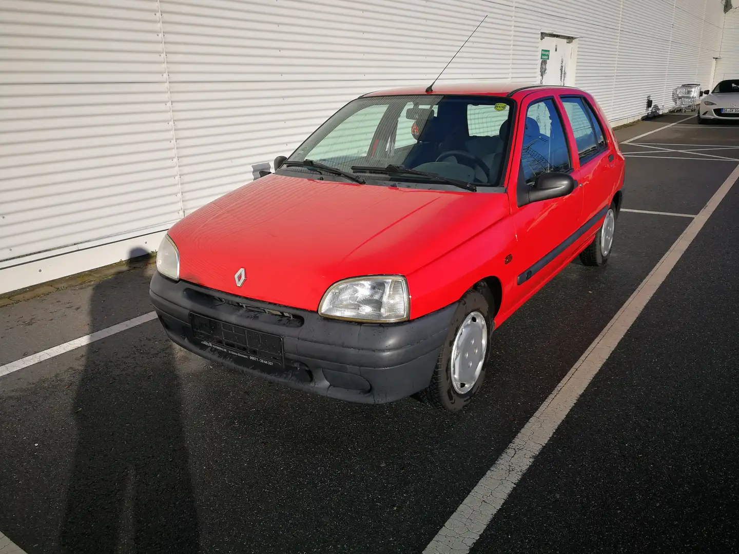 Renault Clio 1.2i Campus aus 2-Hand Rot - 1