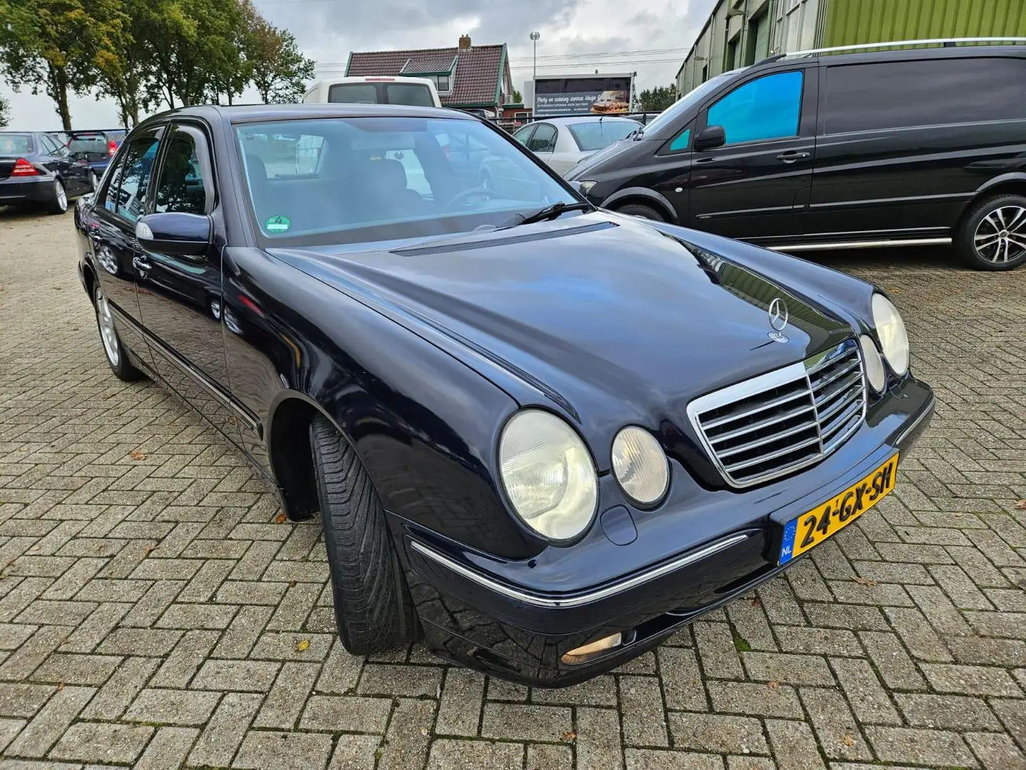 Mercedes-Benz E 240 Avantgarde Select 2001. Automaat/Airco/Cruise/Trek Blauw - 2