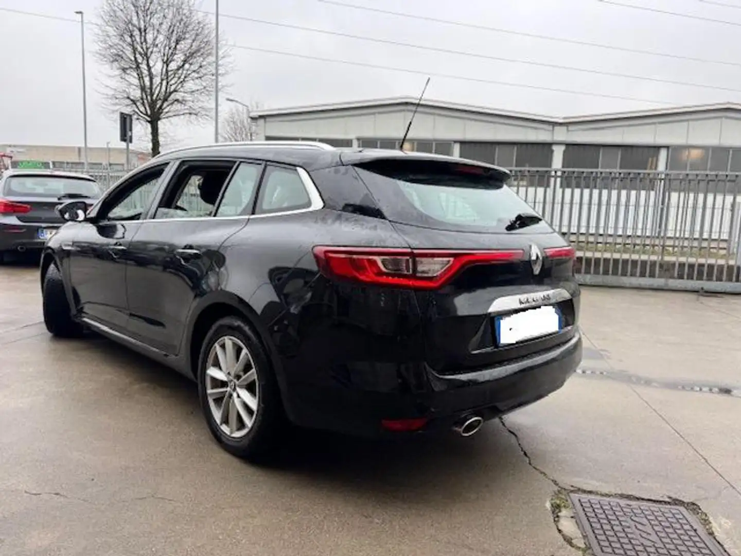 Renault Megane Mégane Sporter TCe 140 CV EDC FAP Intens Fekete - 2