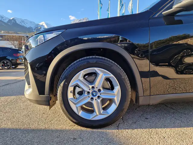 BMW iX1 xDrive30 Ansicht 4