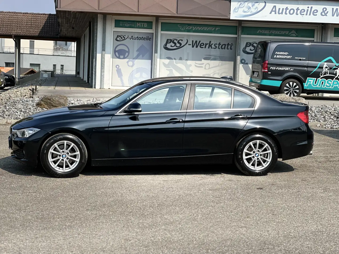 BMW 318 318 d Schwarz - 2