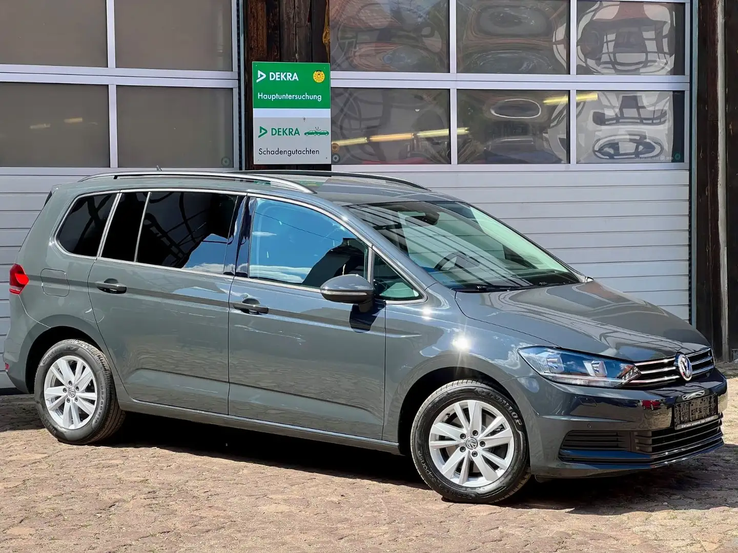 Volkswagen Touran Comfortline BMT*AHK*7-Sitze Grau - 2