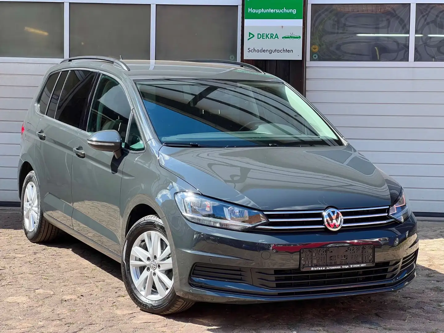 Volkswagen Touran Comfortline BMT*AHK*7-Sitze Grau - 1
