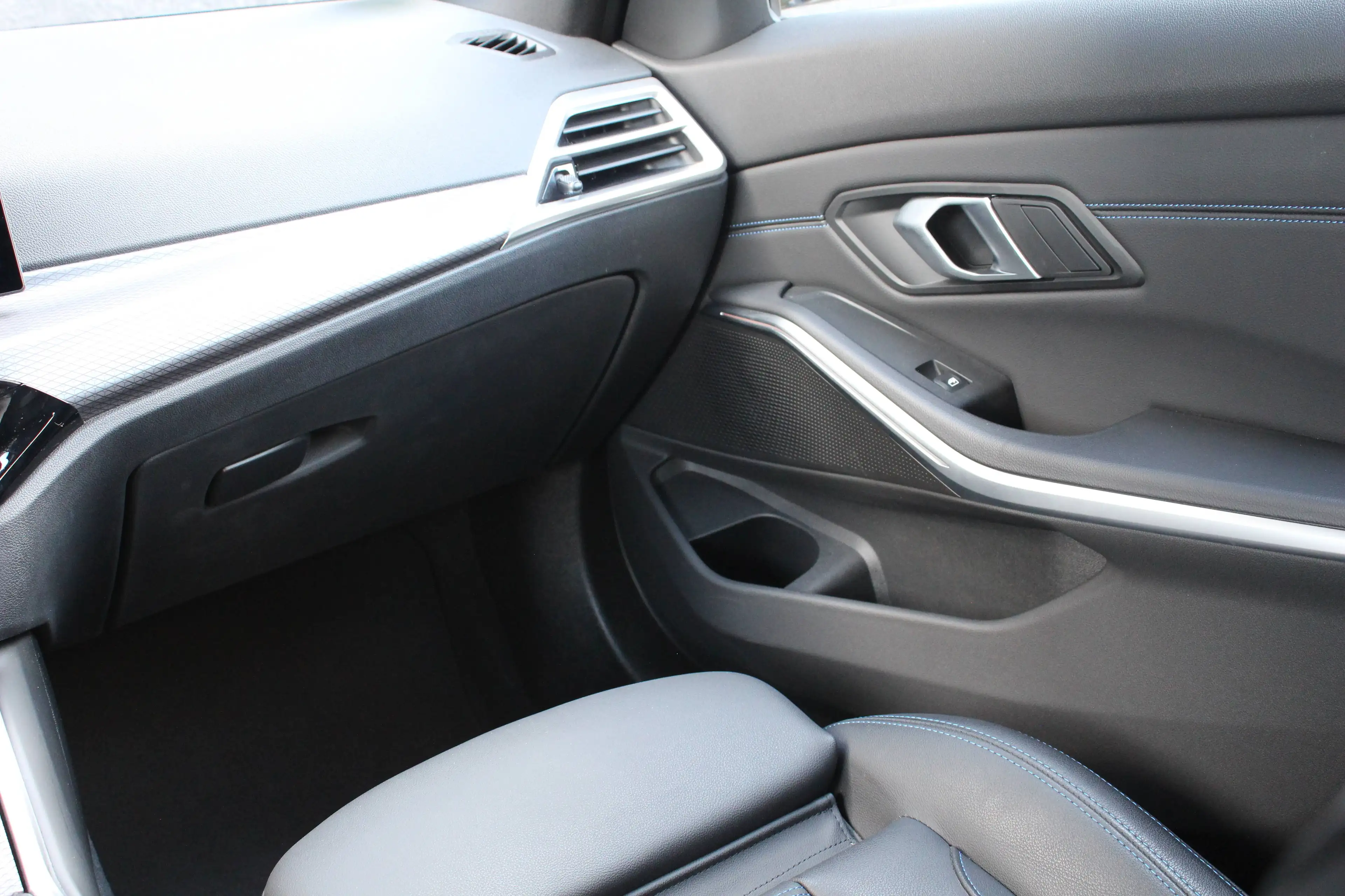 BMW 318 Touring LCi2 M Sport | Leder M Sportstoelen | 848M | Comfort Access | Curved Display — photo 22