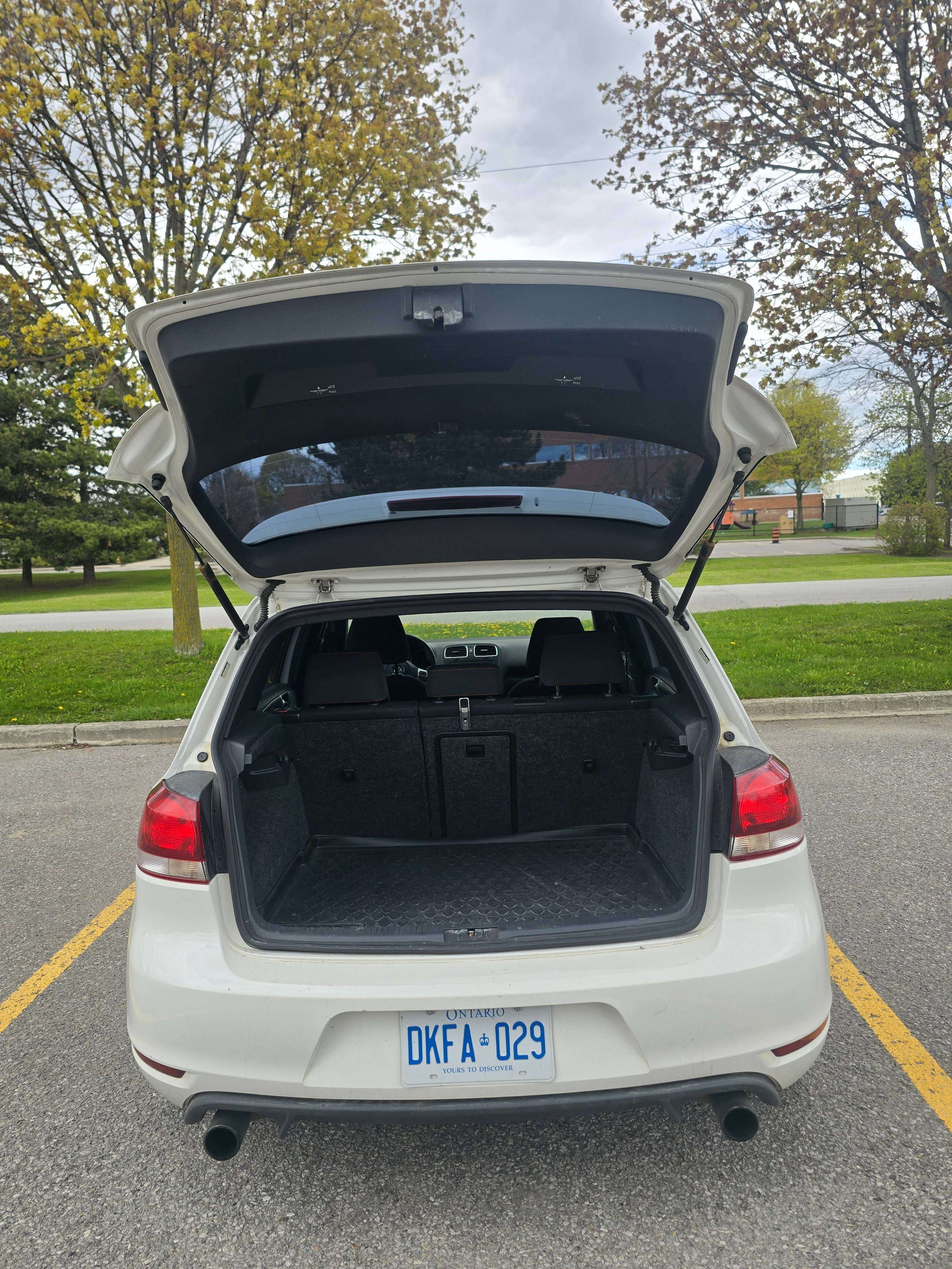 2011 Volkswagen Golf GTI GTI thumb 9