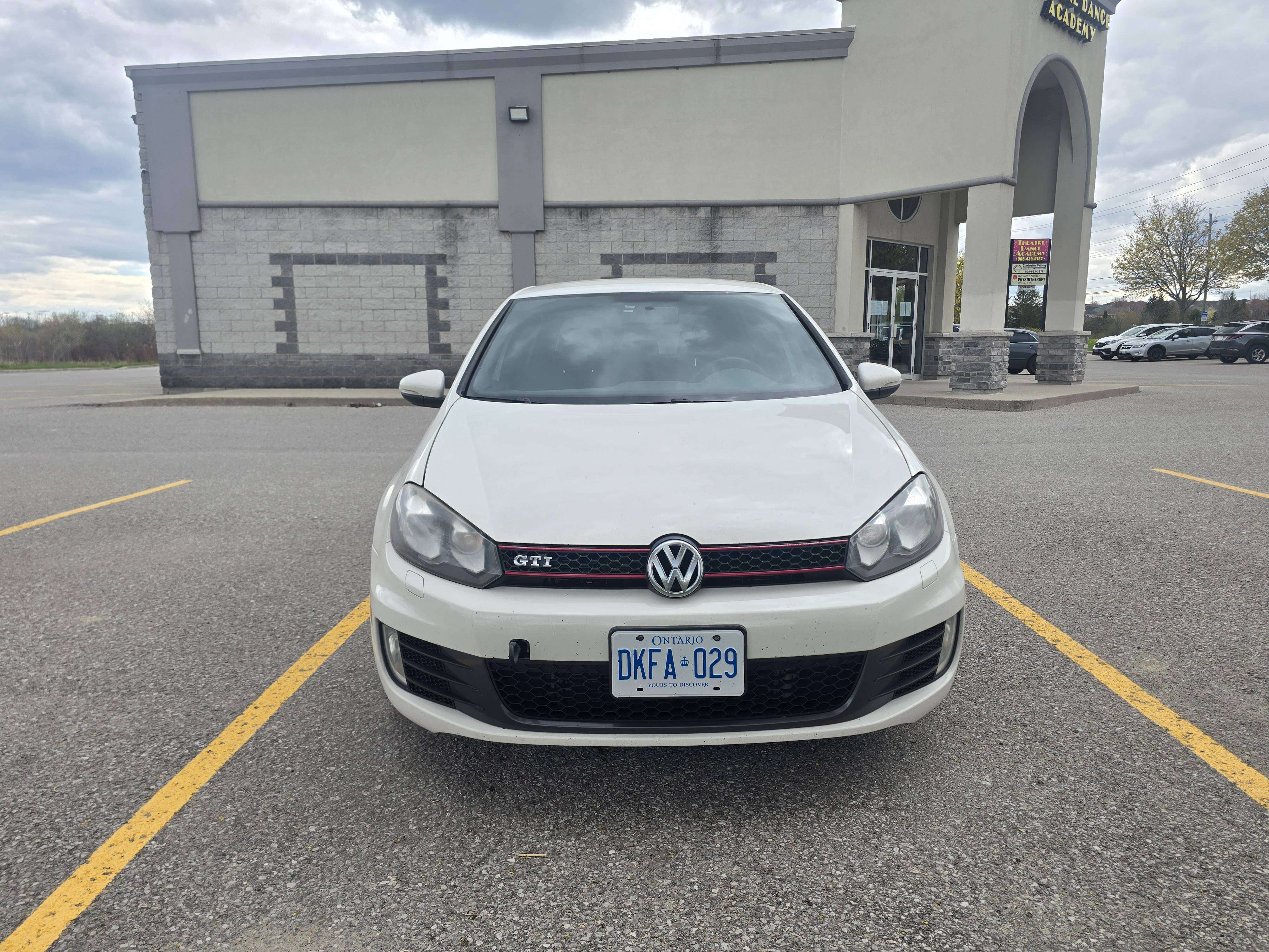 2011 Volkswagen Golf GTI GTI alt 2