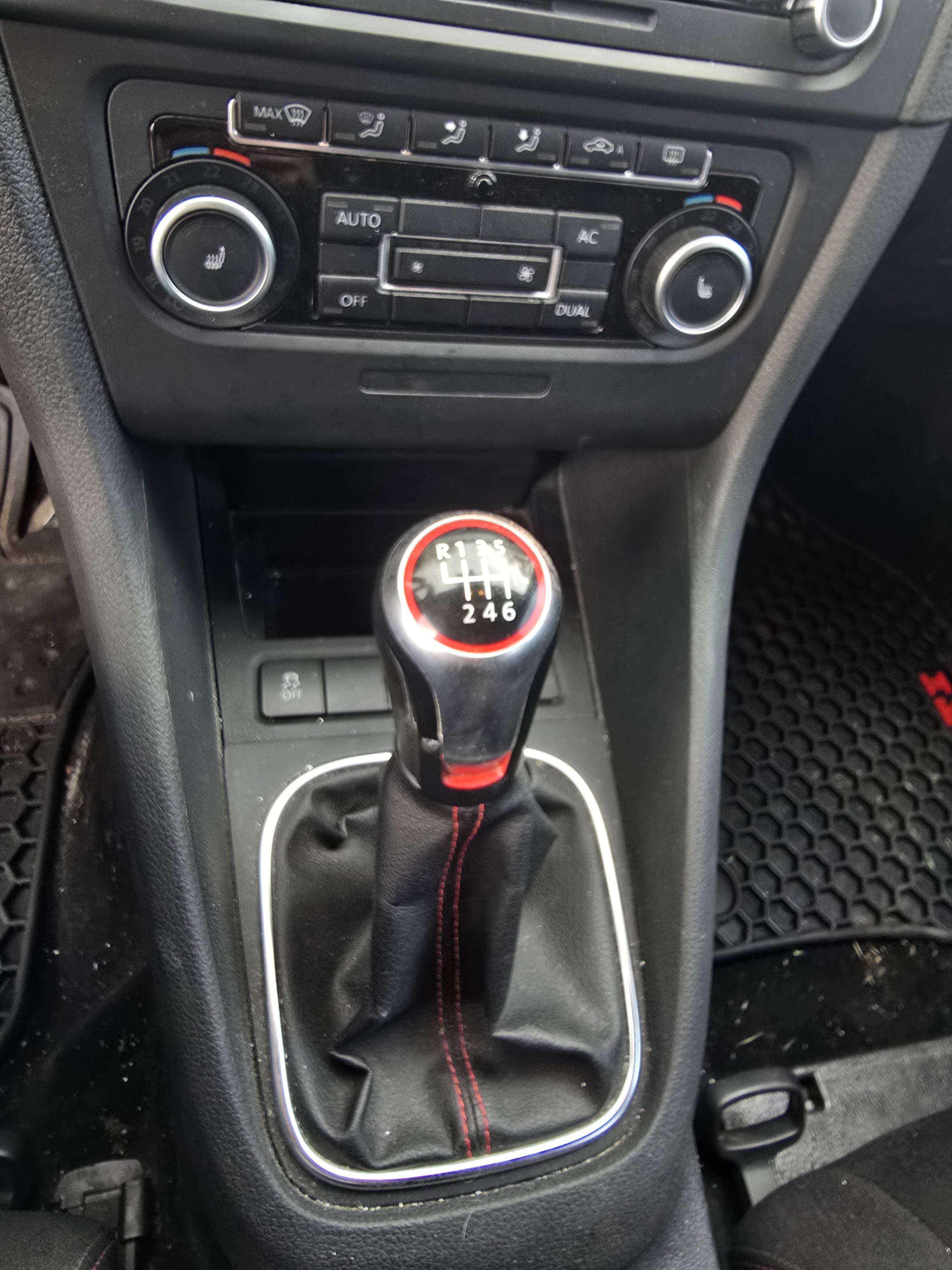 2011 Volkswagen Golf GTI GTI thumb 15