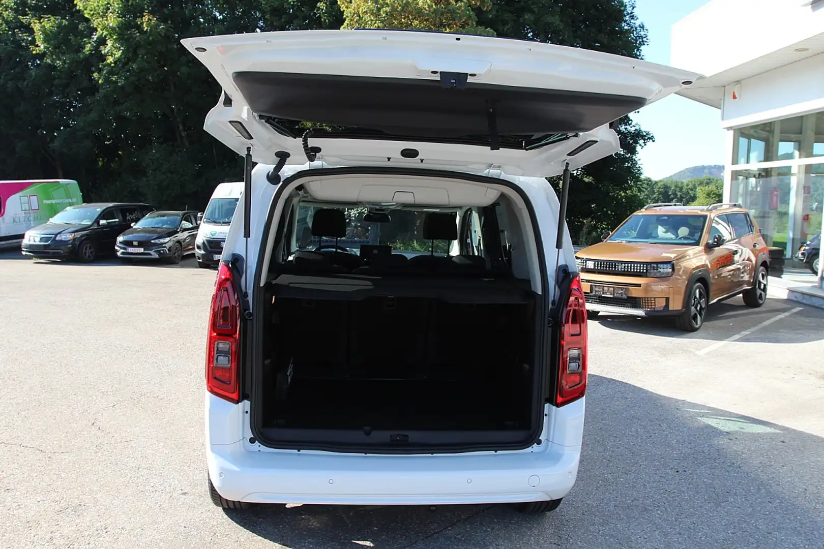 Fiat Doblo M BlueHDi 130 S&S Aut. Weiß - 2