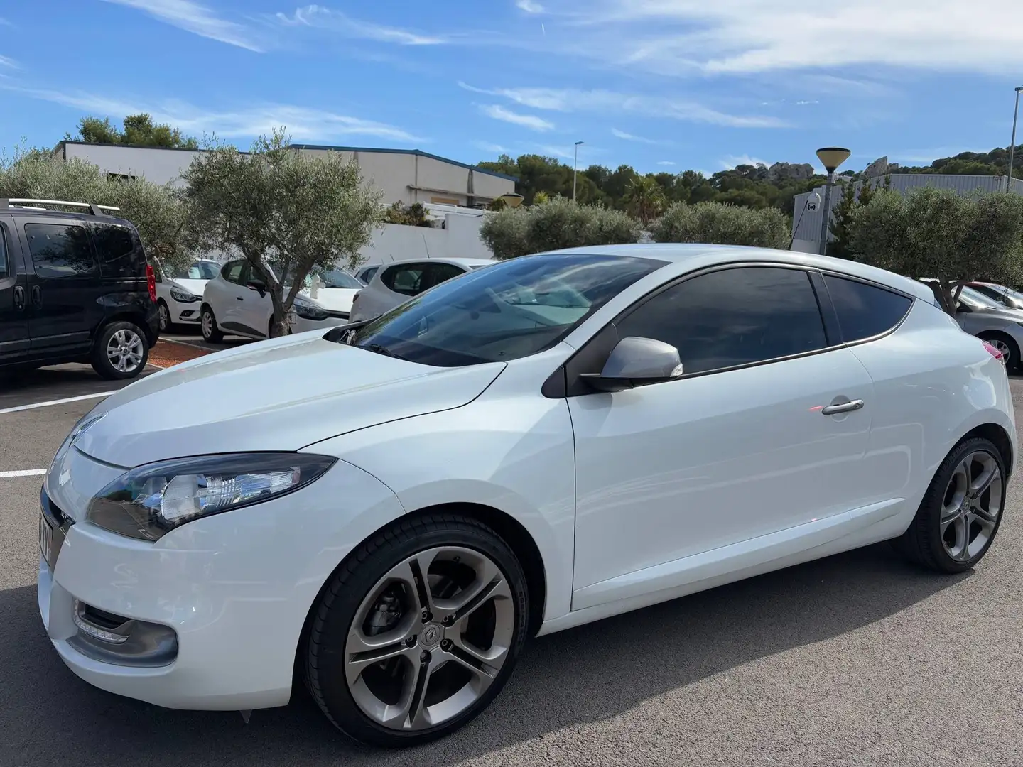 Renault Megane III 2.0 dCi 165 FAP GT Blanc - 1
