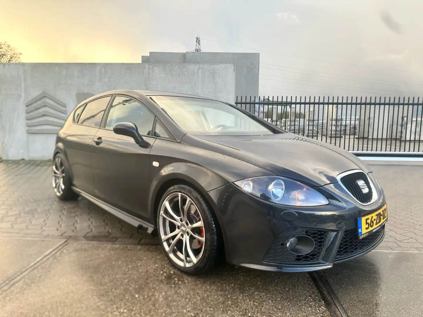 SEAT Leon 2.0 TFSI FR stage1, pops &bangs, ABT, H&R, Kanon crna - 2