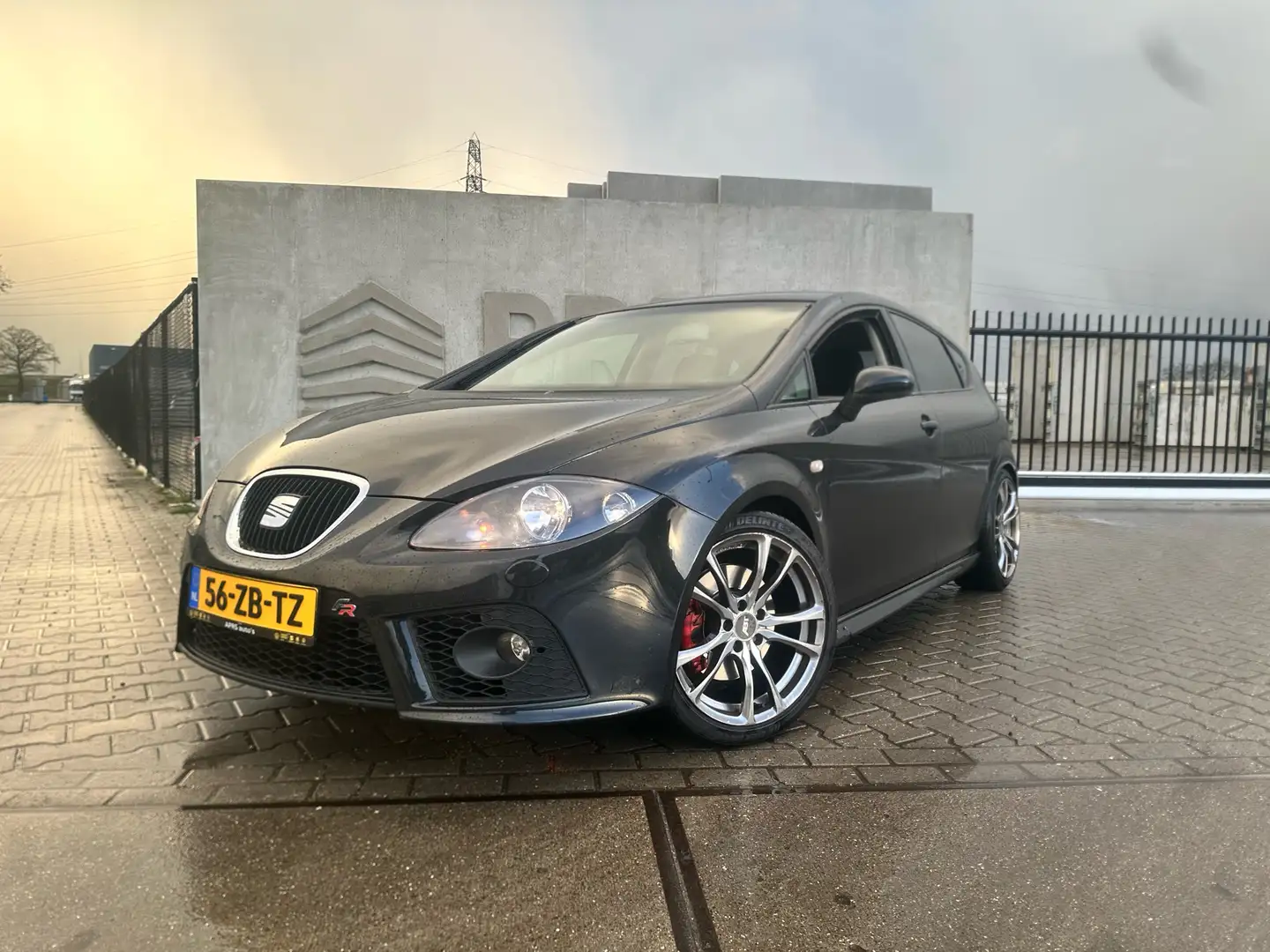 SEAT Leon 2.0 TFSI FR stage1, pops &bangs, ABT, H&R, Kanon crna - 1