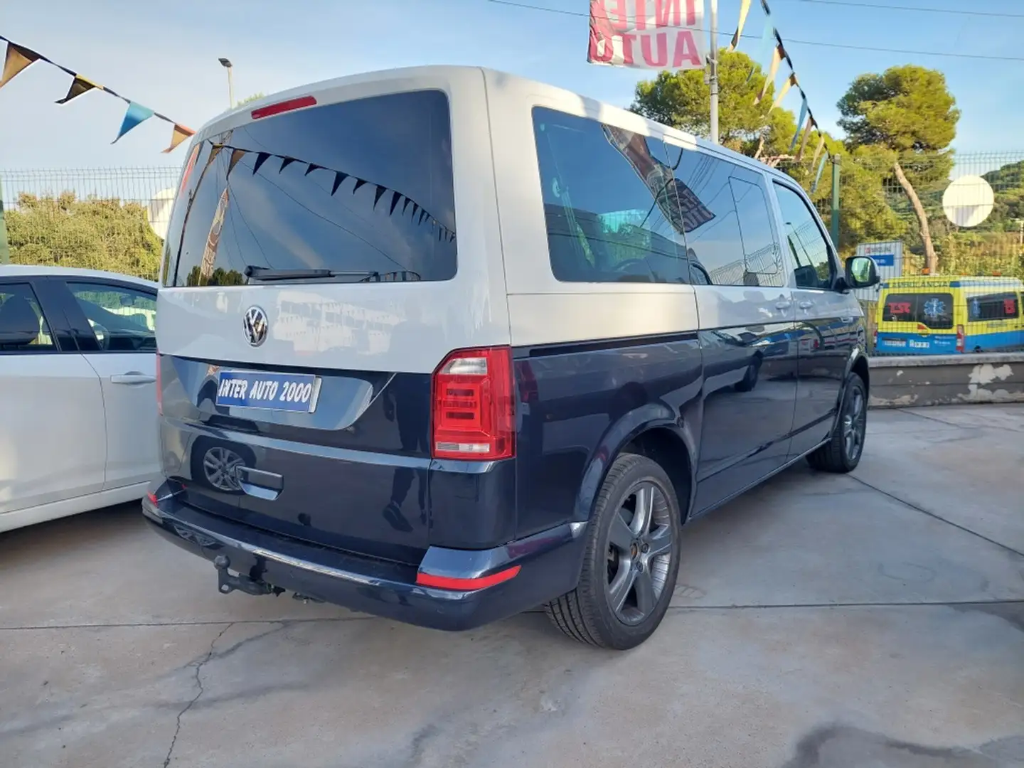 Volkswagen VOLKSWAGEN Multivan M1 Monovolumen  Automático de Weiß - 2