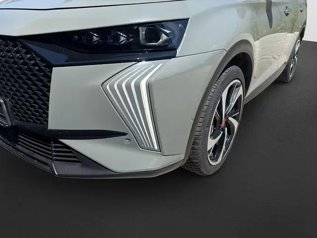DS Automobiles DS 7 view 9