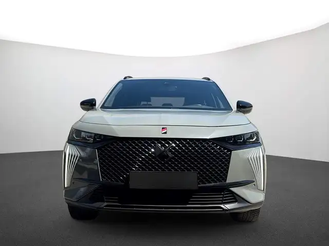 DS Automobiles DS 7 view 3