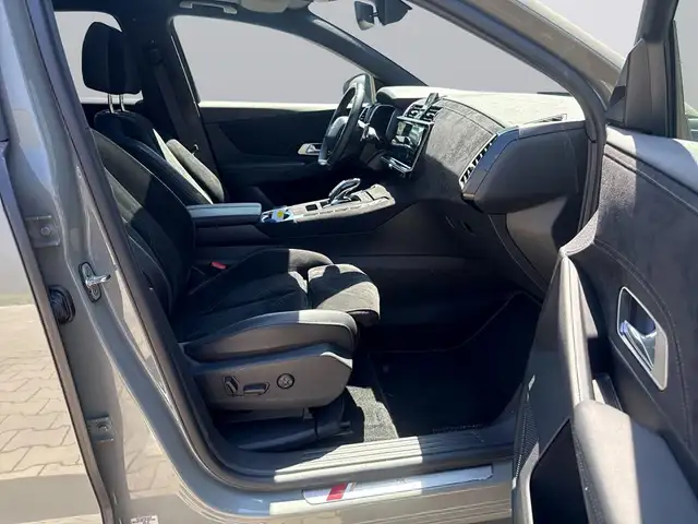 DS Automobiles DS 7 view 11