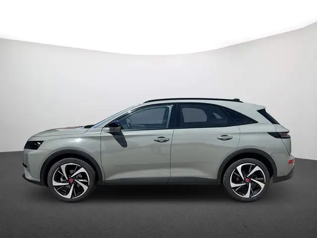 DS Automobiles DS 7 view 5
