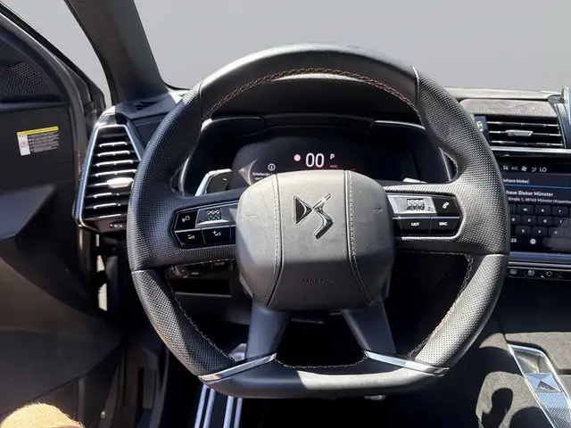 DS Automobiles DS 7 view 13