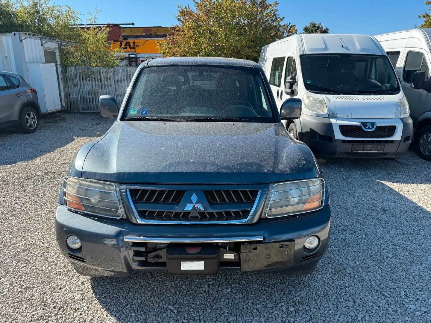 Mitsubishi Pajero 3.2 DI-D Dakar TÜV 08.2027 Gris - 2