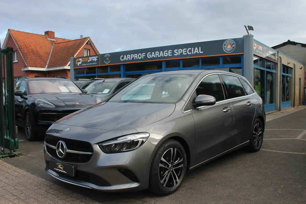 Mercedes-Benz B 180