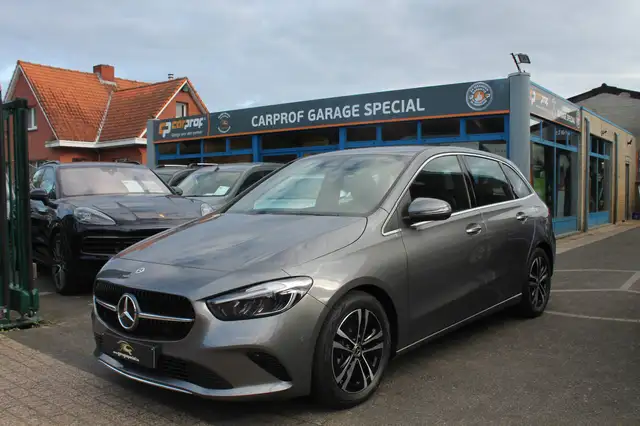 Mercedes-Benz B 180