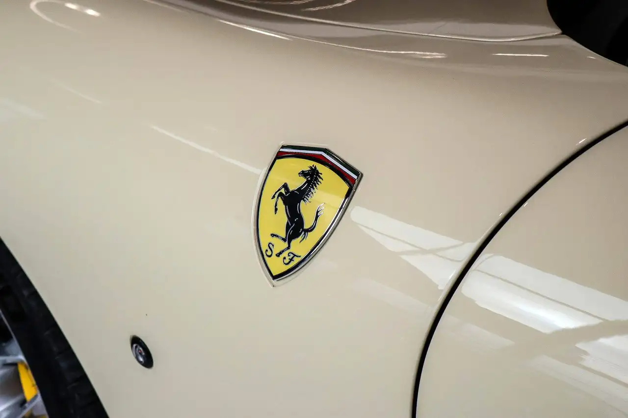 Ferrari Roma снимка Ferrari Roma