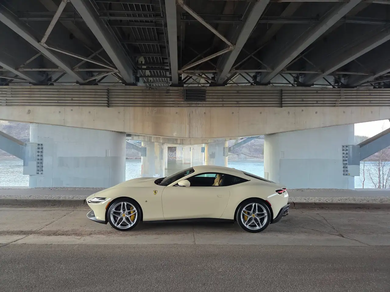 Ferrari Roma снимка Ferrari Roma