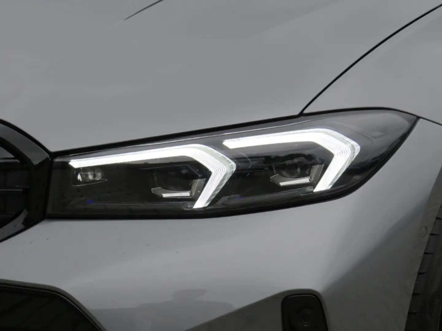 BMW 340 xDrive Touring M-Sport Pro/ACC/AHK/eSIM Grau - 2