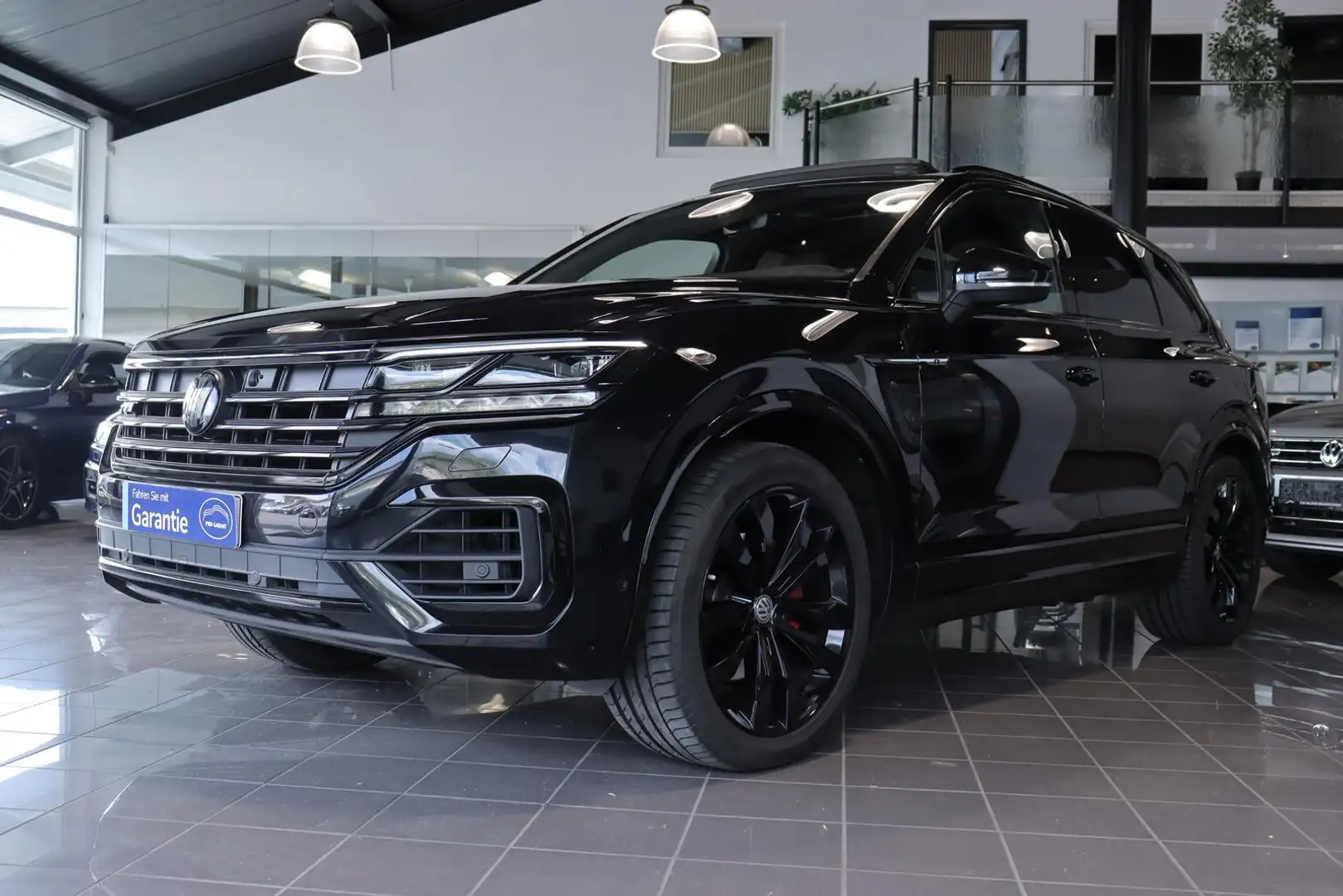 Volkswagen Touareg 3.0 TDI R-Line LUFT*360*AHK*PANO*HEADUP Negru - 2
