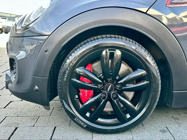Mini Cooper view 9