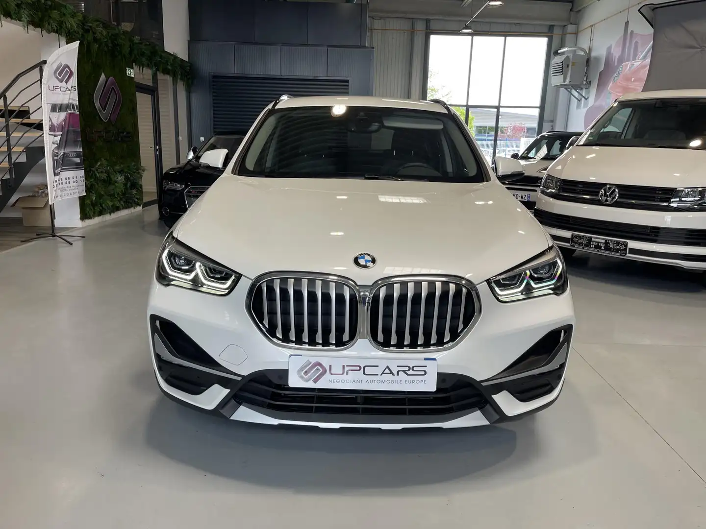 BMW X1 (F48) sDrive18i 136 xLine Weiß - 2