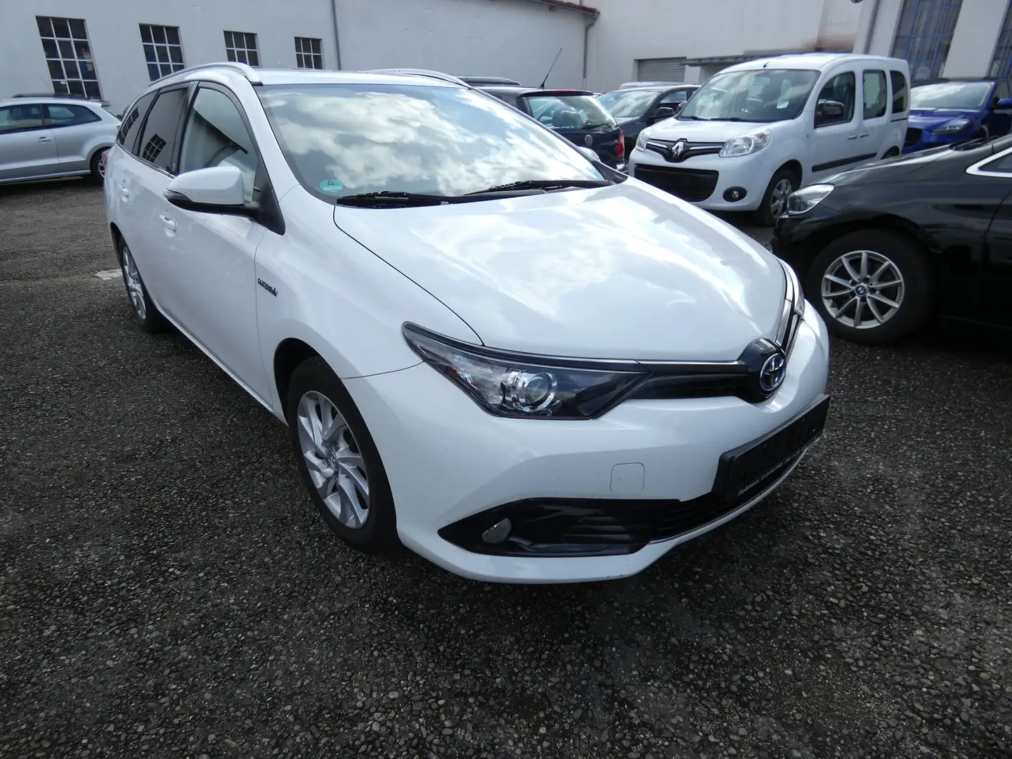 Toyota Auris 1.8 VVT-i Hybrid Automatik Touring Sports Team D Bianco - 1